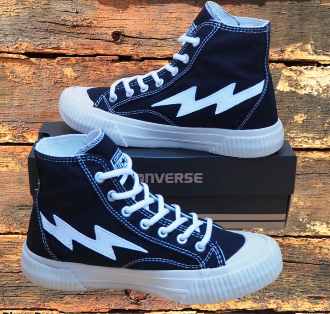Old school store white converse