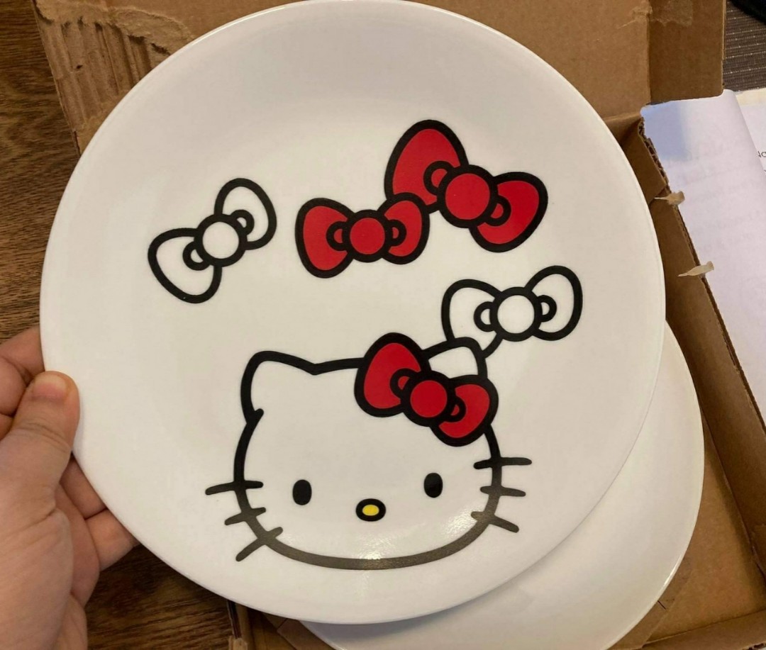 Corelle Hello Kitty Plates, Furniture & Home Living, Kitchenware