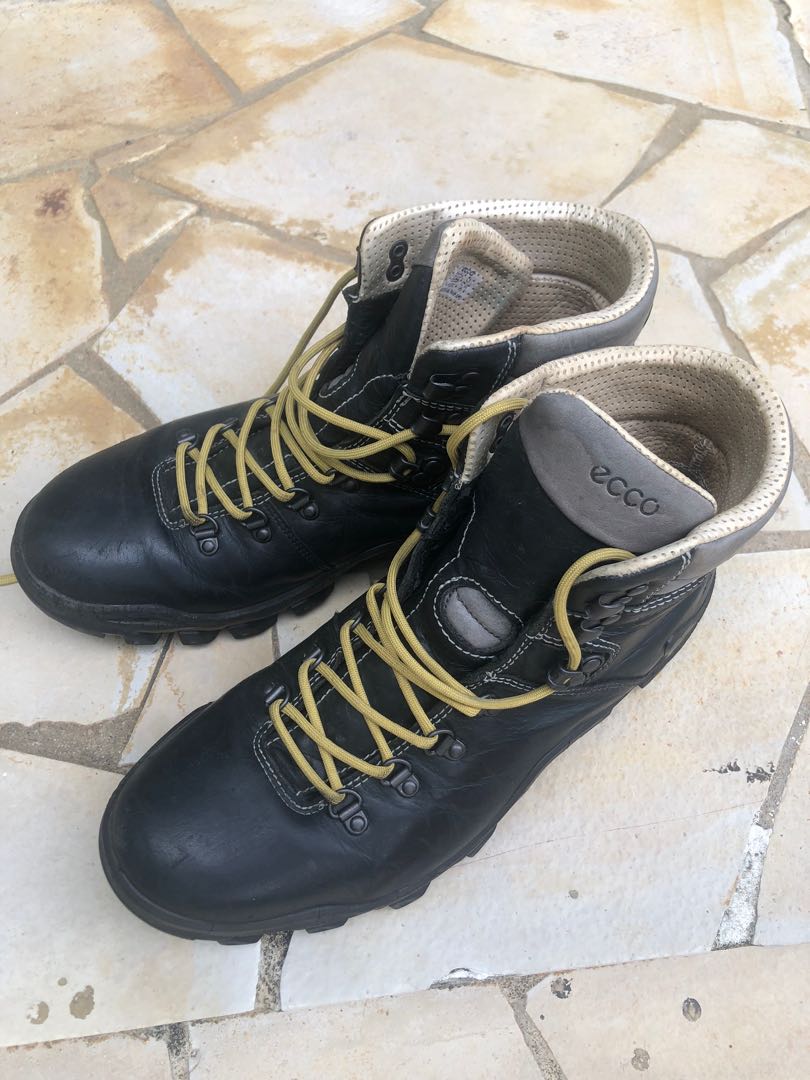 Ecco hiking boots unisex, Men's Fashion, Footwear, Boots on Carousell