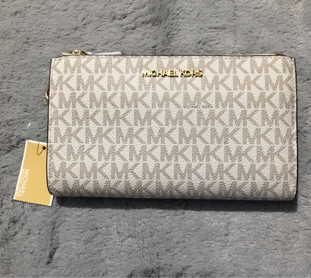 Michael Kors Wristlet Wallet, Women's Fashion, Bags & Wallets, Wallets &  Card holders on Carousell