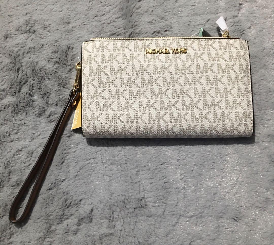 Michael Kors Wristlet Wallet, Women's Fashion, Bags & Wallets, Wallets &  Card holders on Carousell