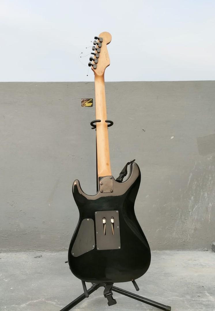 Squier Showmaster Skull Crossbones Black Musik Media Alat di