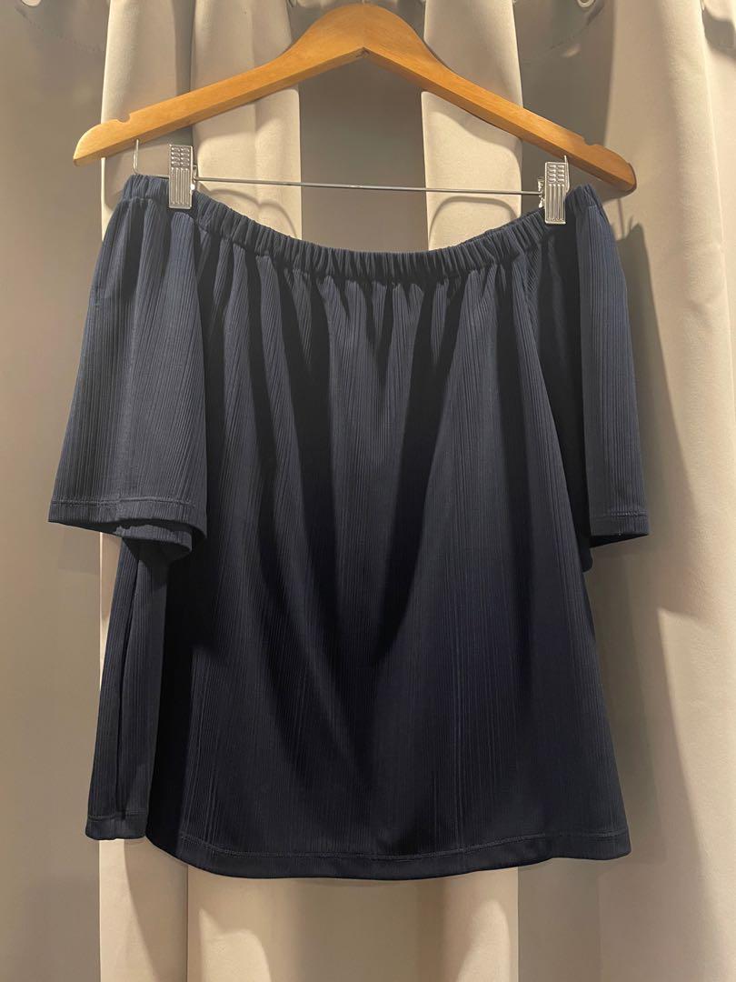 UNIQLO Dark Blue Off-Shoulder (Category: Blouses) located in Quezon City. Submitted by nochulsoo (Listing ID 1117783038, Image 2). Description: RFS: decluttering MOP: Gcash.