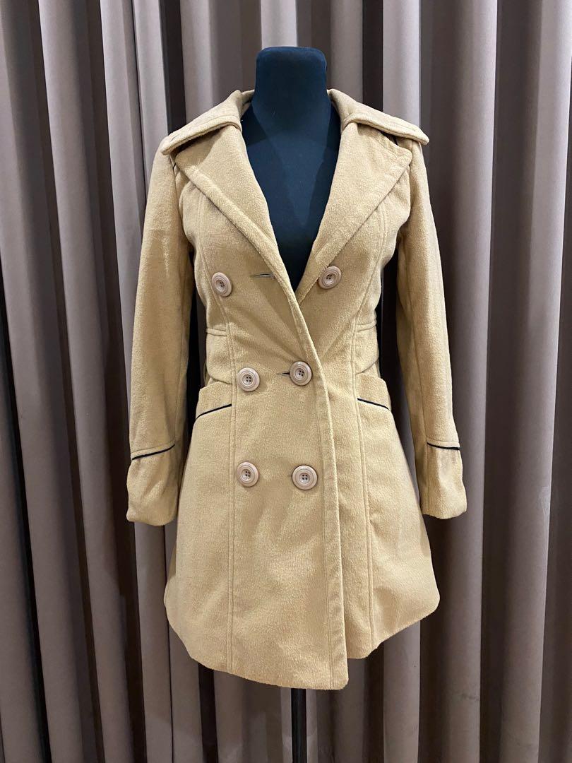Wool Coat (Category: Coats, Jackets and Outerwear) located in Pililla. Submitted by kweeee_ (Listing ID 1117753308, Image 1). Description: Used once..