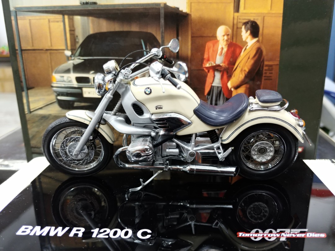 BMW Diecast Motorcycle 1:18 Scale Maisto R1200c James Bond