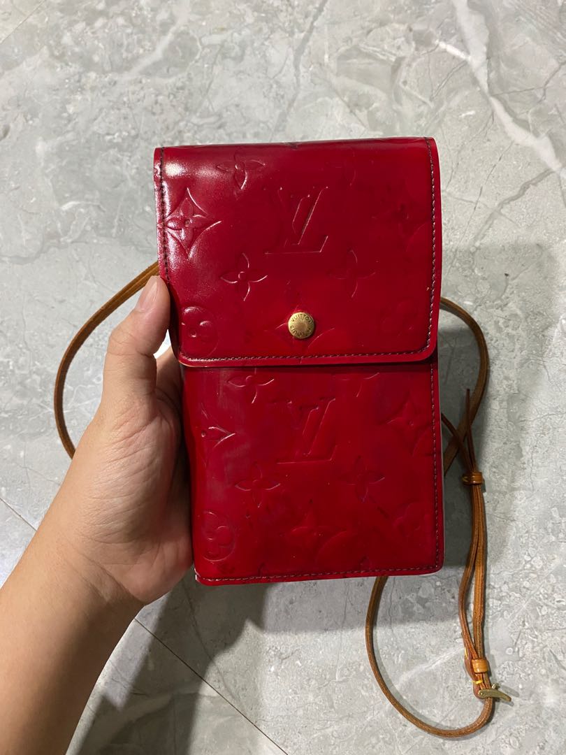 Authentic Louis Vuitton LV Vernis Walker sling wallet, Luxury, Bags &  Wallets on Carousell