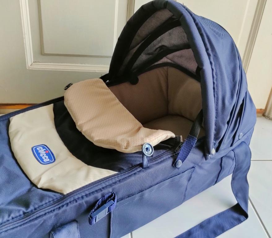 Chicco baby store travel bed