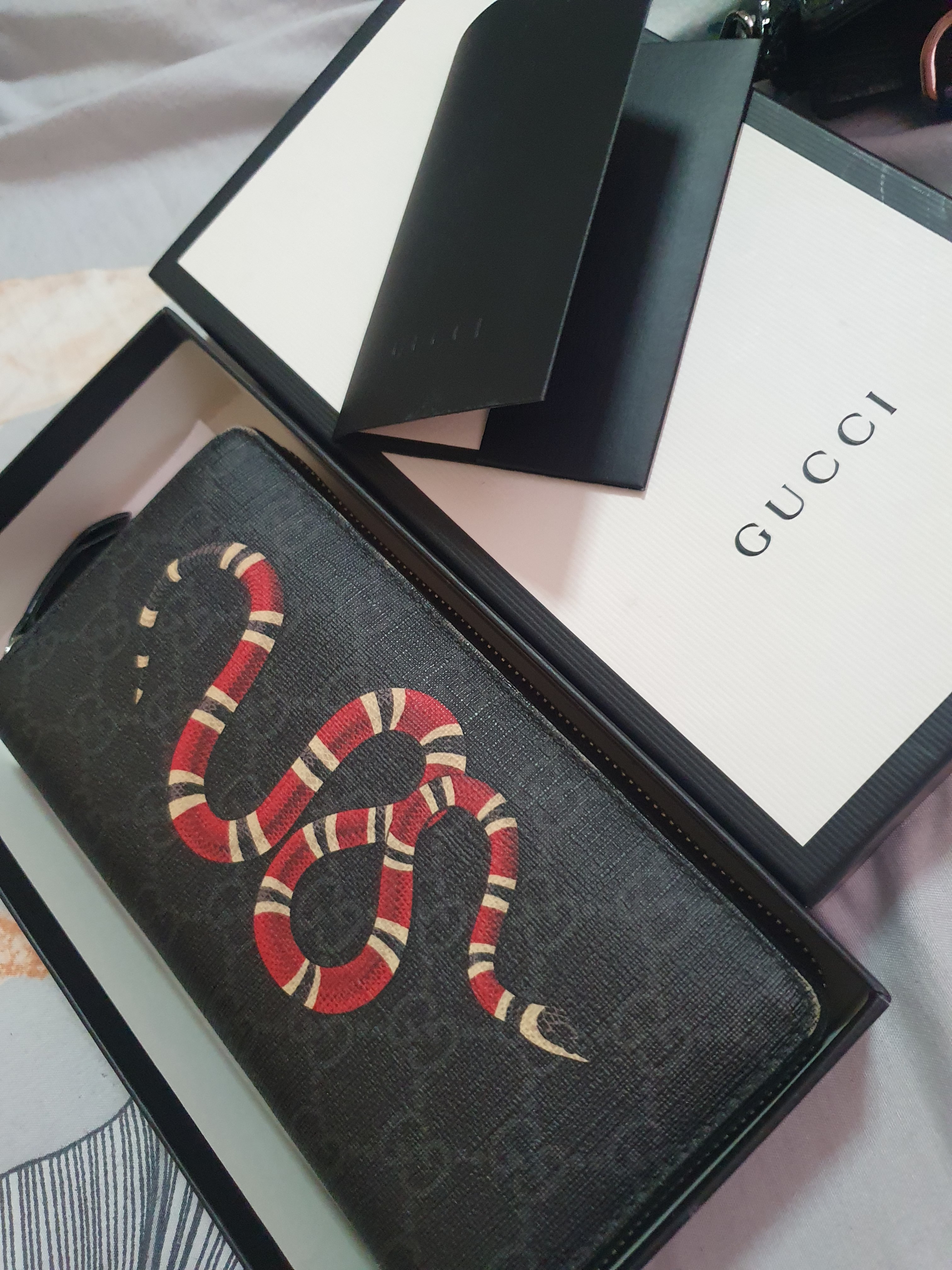 Authentic men's Gucci snake wallet