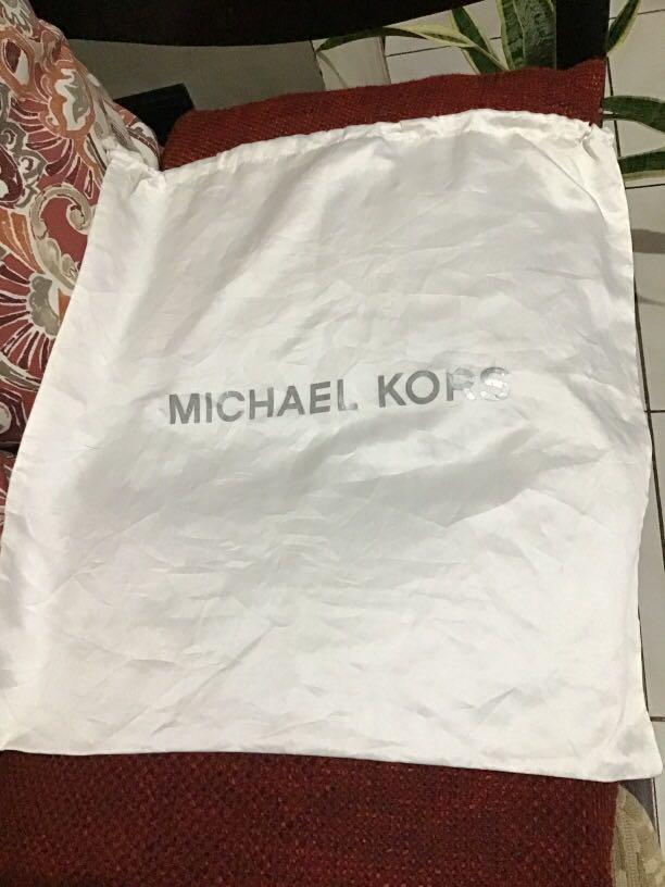 Michael Kors Dust Bag  inches, Women's Fashion, Bags & Wallets,  Purses & Pouches on Carousell