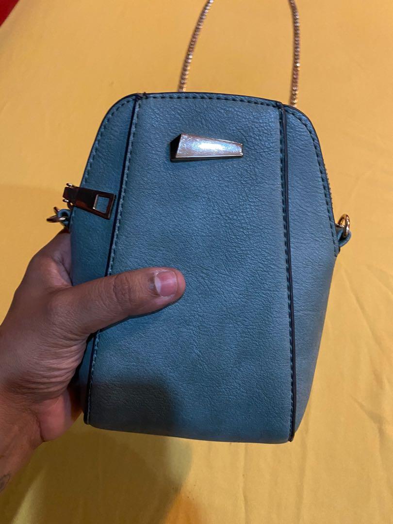 Mini sling bag (Category: Tote Bags) located in Kuala Lumpur. Submitted by mojo2017 (Listing ID 1117955611, Image 1). Description: Bought and never used Letting it go really cheap.