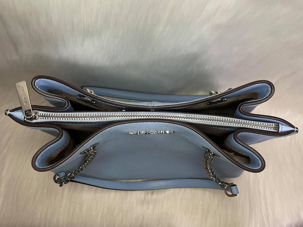 mk teagen powder blue (Category: Luxury Bags & Wallets) located in Pasig City. Submitted by triplealuxury (Listing ID 1117932012, Image 2). Description: ❓How to Order❓ ➖ DM or Message us ➖ Screen shot of the item ➖Color and size 🏍FREE Shipping Nationwide 🏍 Mk Teagen Bag ✅Layaway Plan available ✅Brand New ✅Actual Photo Dimension by inches: L-13 W-6.5 H-10 inclusions: Local dustbag Paper bag Care card Gift receipt .