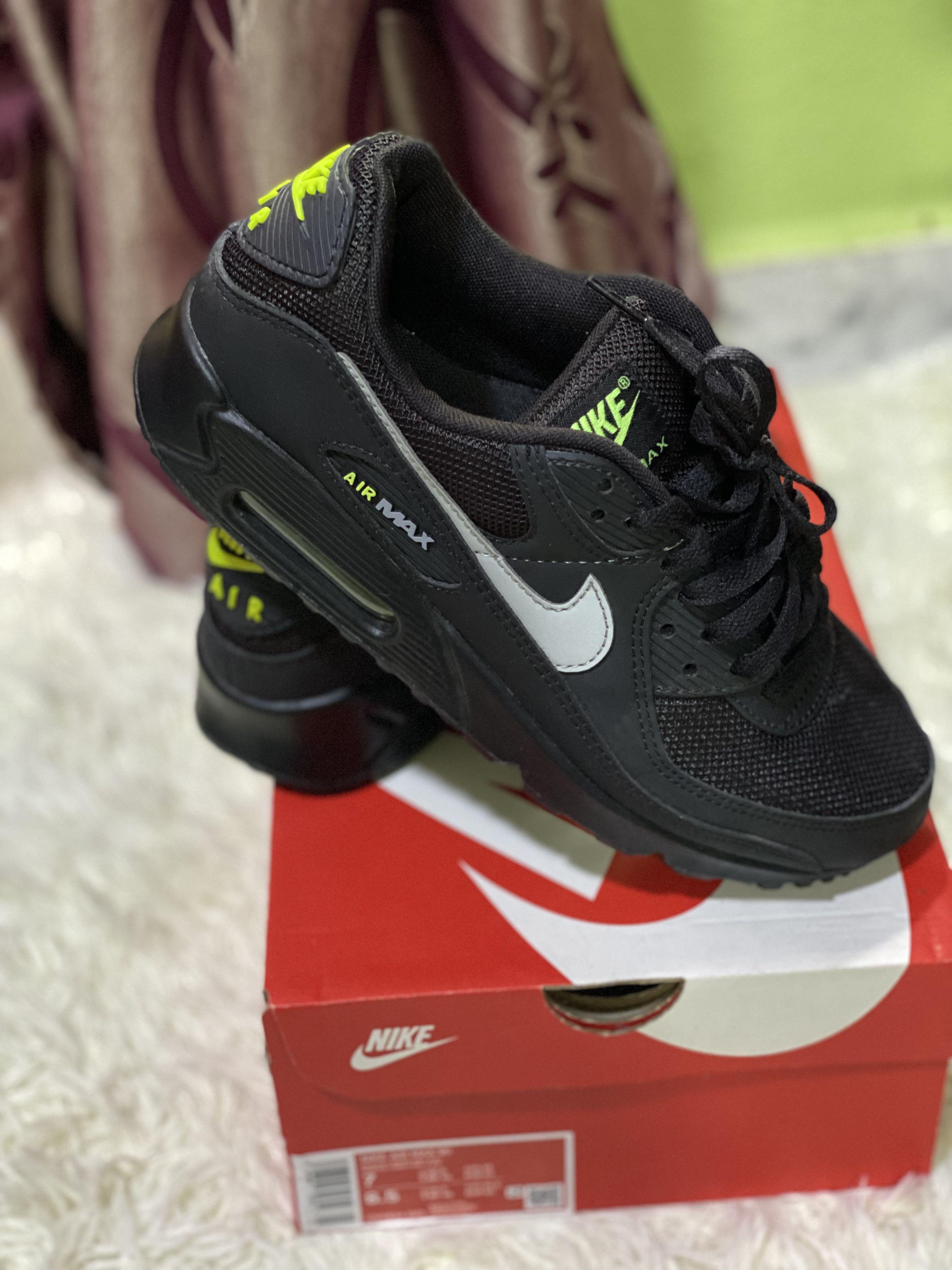 Nike air max hot sale 90 black/volt/light smoke grey