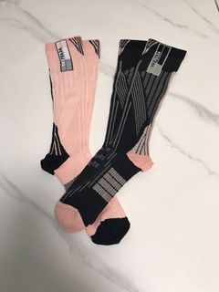 特價現貨Last one each -- 現貨Prada - Women's Black / Pink Striped-geometric Knee-high Jacquard Socks  (Size: 36 - 41)  網上價美金 $ 262/1對  - 售價$120/1對64235807902978110