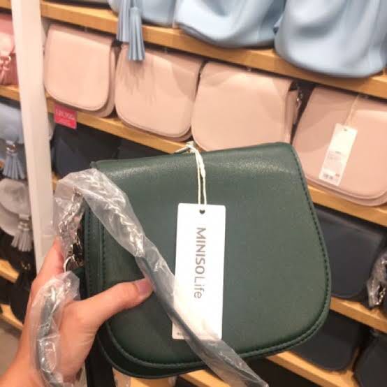 Harga tas on sale miniso sling bag