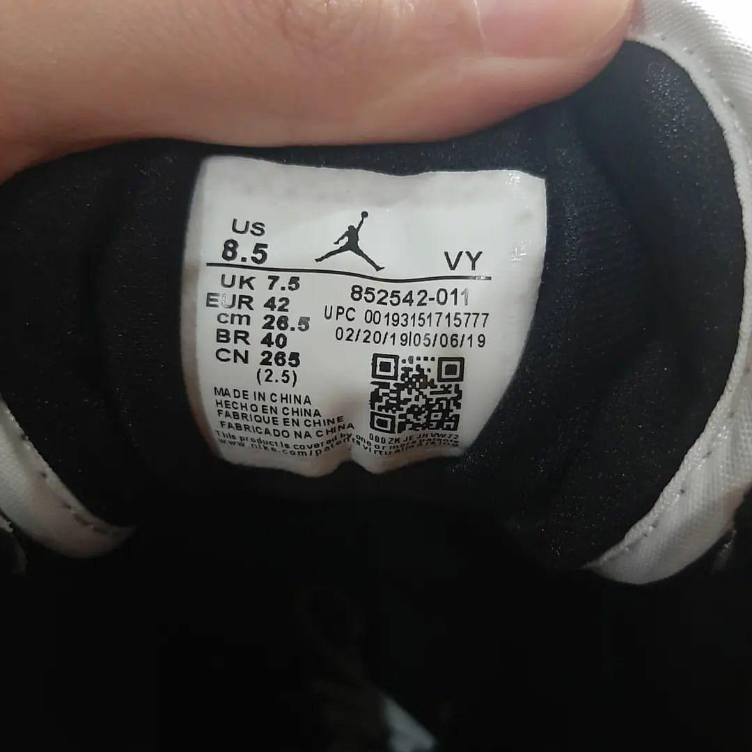 air Jordan satin grey, Fesyen Pria, Sepatu , Sneakers di Carousell