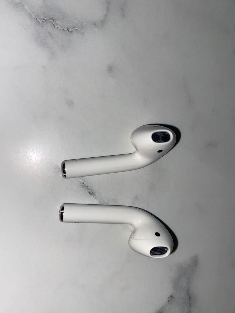 Apple AirPod model MV7N2Z A good condition earphone earpieces wireless