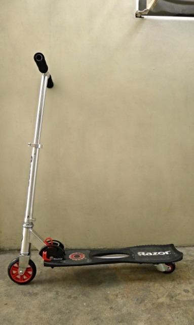 Authentic RAZOR KICK SCOOTER (Category: Skates, Rollerblades & Scooters) located in Quezon City. Submitted by charliebrown_olx (Listing ID 1118135379, Image 1). Description: Brand: RAZOR Item: KICK SCOOTER Classification: Unused Condition: Like New Price: P2,000.00 TERMS & CONDITIONS: 1. C.O.D. Can meet buyers at - Del Monte Ave, Q.C. 2. Shipping c/o buyer. 3. Prices are Final. 4. Respect the Ad. TFL!.