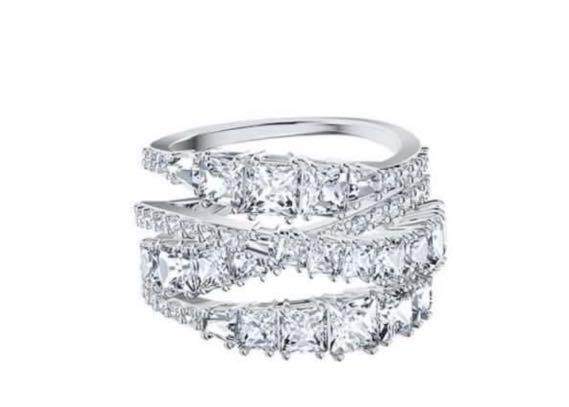 Swarovski Twist white Gold Crystal Ring Announcements on Carousell