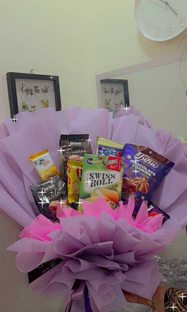 Deeba surprise gift & bouquet (@giftbox_bouquet_kajang