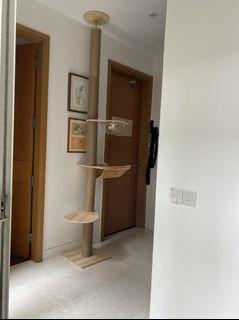 Cat condo, scratching  post