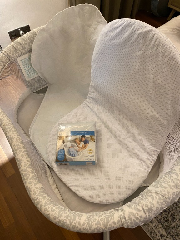 Halo BassiNest Swivel Sleeper with Brand New Mattress Pad, Babies