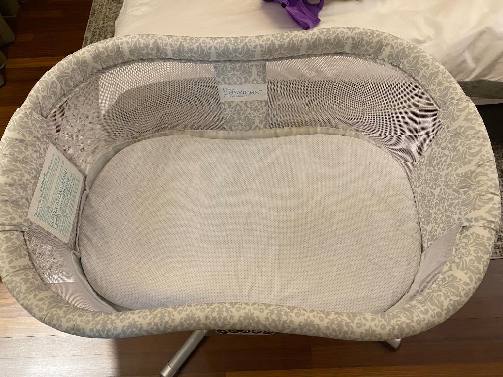 Halo BassiNest Swivel Sleeper with Brand New Mattress Pad, Babies