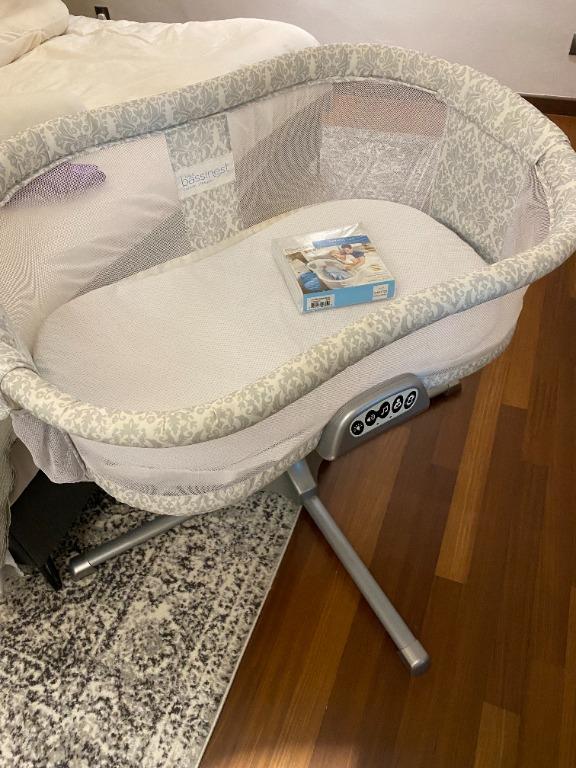 Halo BassiNest Swivel Sleeper with Brand New Mattress Pad, Babies