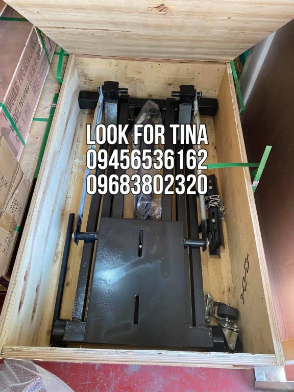 Hydraulic Floor Transmission Jack (Category: Construction Tools & Equipment) located in Manila. Submitted by tina.sales (Listing ID 1118062632, Image 1). Description: Hydraulic Floor Transmission Jack Capacity: 1 ton PRICE: 17,714.
