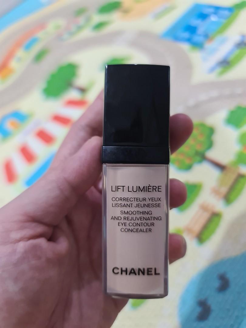 CHANEL Lift Lumiere Smoothing & Rejuvenating Eye Contour Concealer