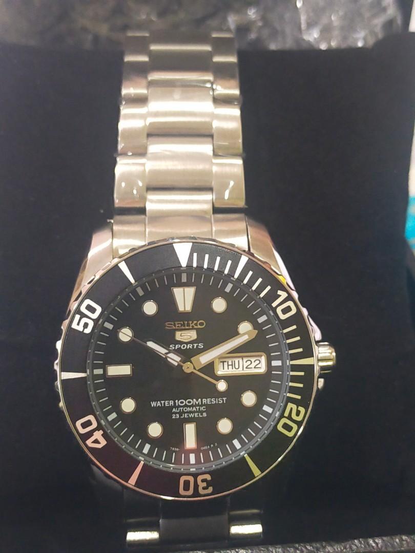 Like new Seiko Sports Diver 100m, Men's Fashion, Watches & Accessories,  Watches on Carousell