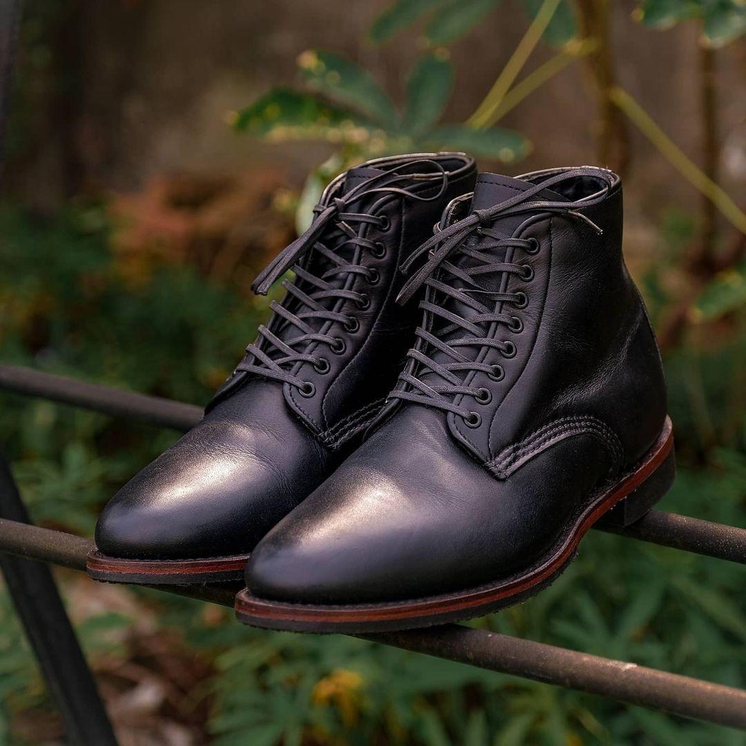 Red wing williston black top