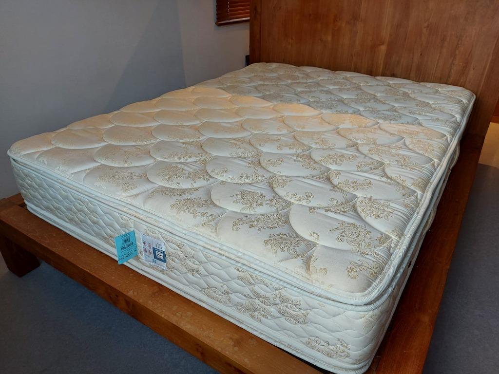 Sealy hotel outlet deluxe mattress