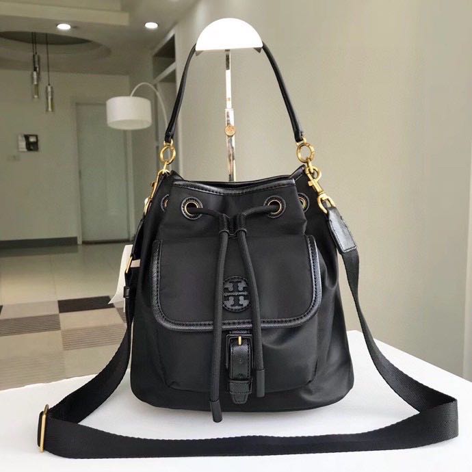 Navy Blue 😍] Tory Burch Latest 2021 design bucket Bag, Women's Fashion,  Bags & Wallets, Purses & Pouches on Carousell