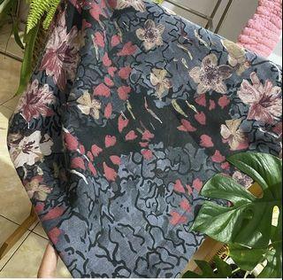 Vouge black kerudung segiempat