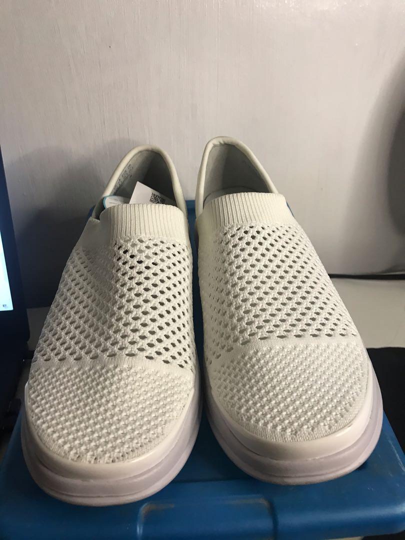 Bzees Shoes Men s Fashion Footwear Sneakers on Carousell