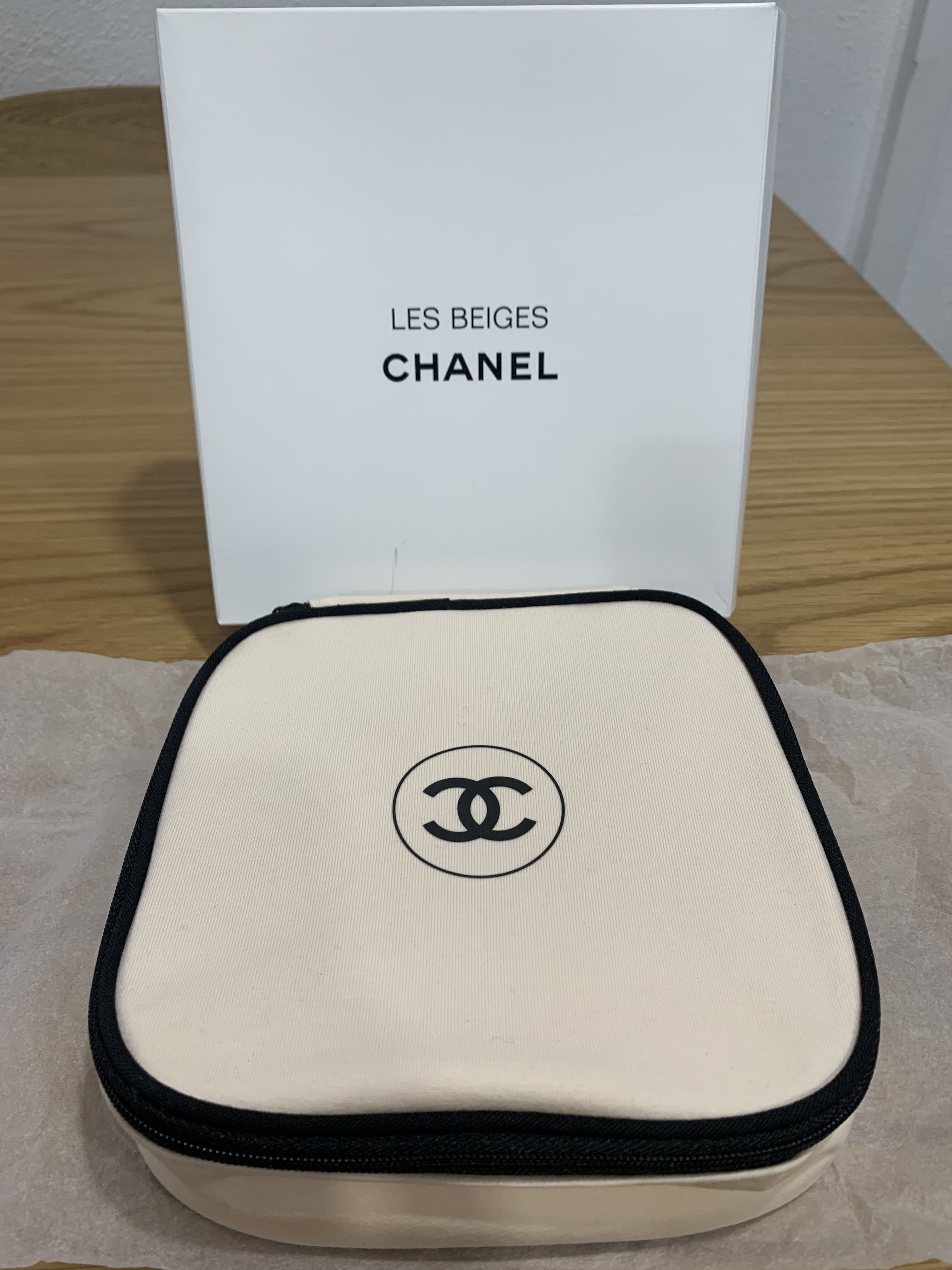 Chanel Les Beige / Sublimage Cosmetics Pouch, Women's Fashion, Bags &  Wallets, Purses & Pouches on Carousell