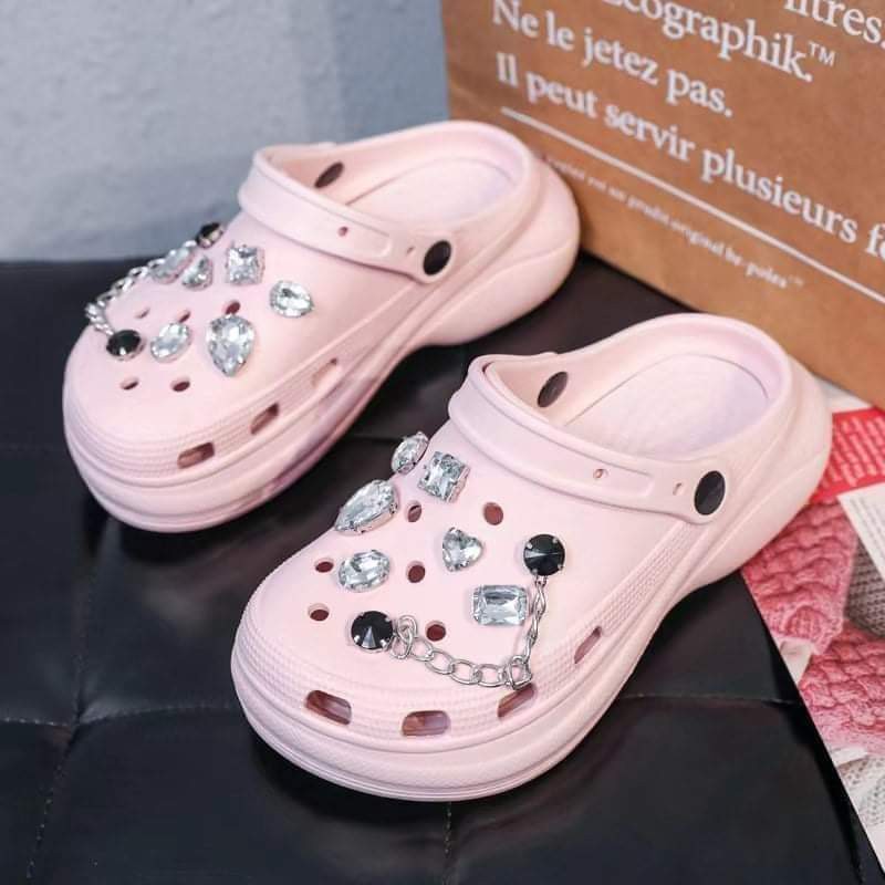 CROCS light pink size 38 only, Women's Fashion, Footwear, Slippers and  slides on Carousell
