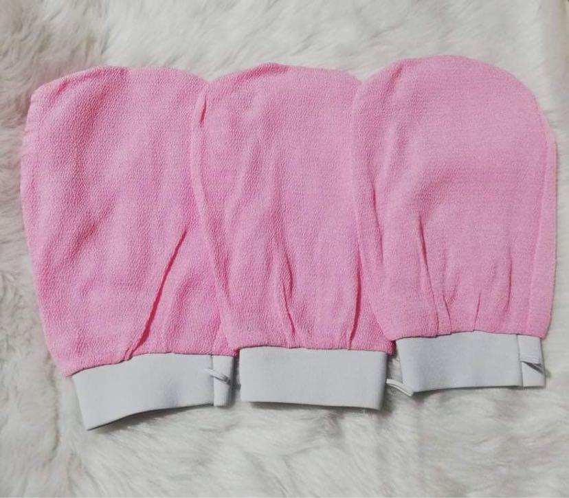 Exfoliating Gloves (Category: Bath) located in Antipolo. Submitted by moochies (Listing ID 1118283075, Image 2). Description: ❤ Exfoliating Gloves ❤ Our Exfoliating glove is made of Plant-based Cloth. A delicate and soft fabric that is good for people with sensitive skin. It is similar to Silk but cheaper. It is used to remove dead skins and dirt naturally in our bodies used by Turkish and Moroccans (especially women) for centuries that’s why the