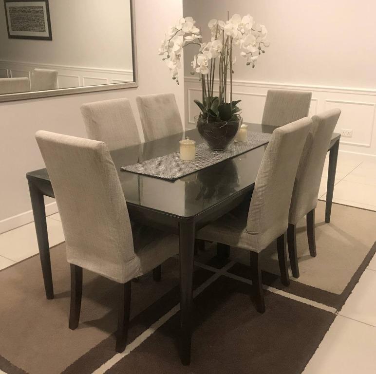 Fella design dining 2025 set