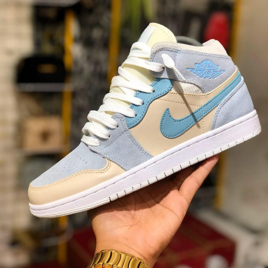 NIKE AIR JORDAN 1 MID SE SAIL LIGHT BLUE, Fesyen Pria, Sepatu , Sneakers di  Carousell