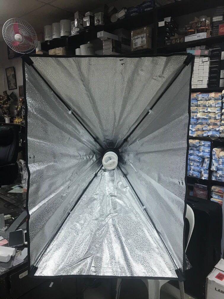 Photography Lighting Softbox (Category: Lighting & Studio Equipment) located in Pasay City. Submitted by meostore (Listing ID 1118274232, Image 1). Description: No issue Bulb included, is 110 volts and needs transformer to work 70x30cm measurements Good condition!.