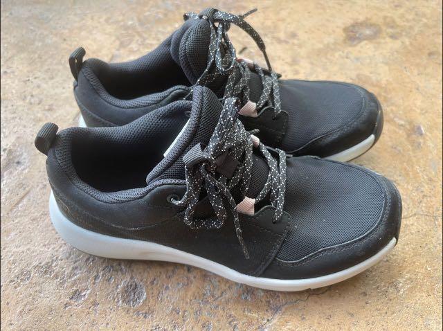 QUECHUA Country walking shoes - nh150 