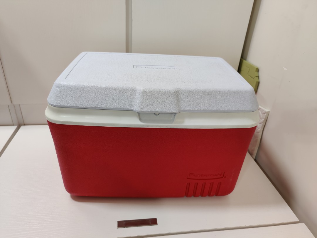 Rubbermaid 32 34 QT Cooler Red White Lid Model 1839 Made in