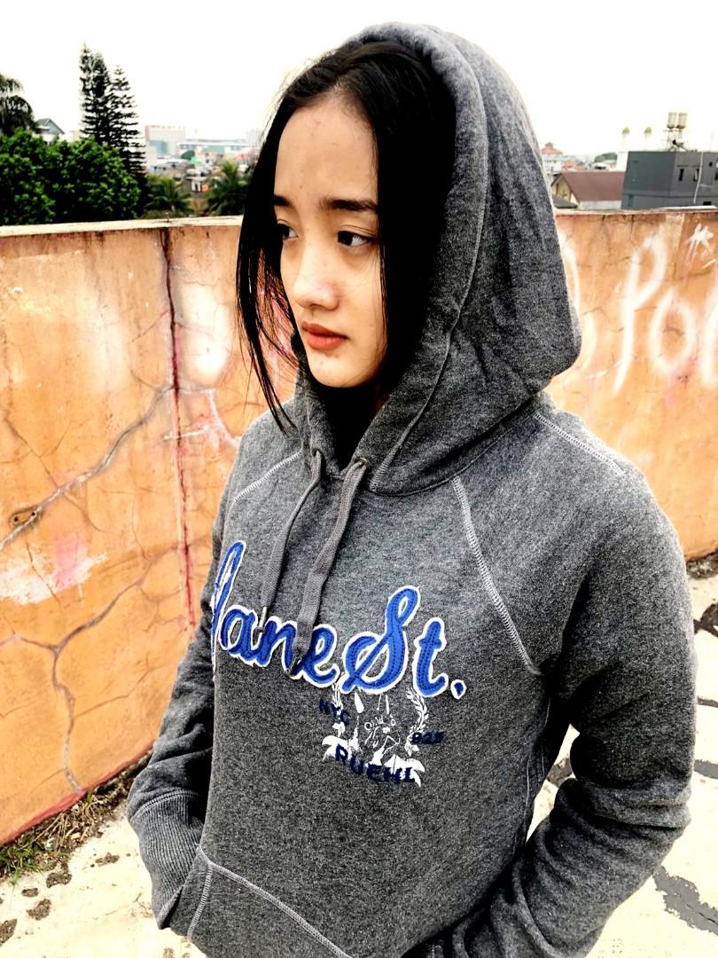Ruehl hoodie store