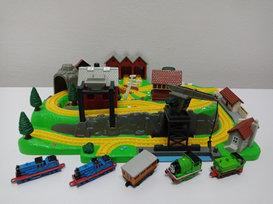 Thomas bluebird hot sale miniature playset