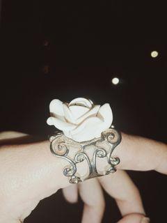 [Repriced] Vintage White Rose Ring in Filigree Design