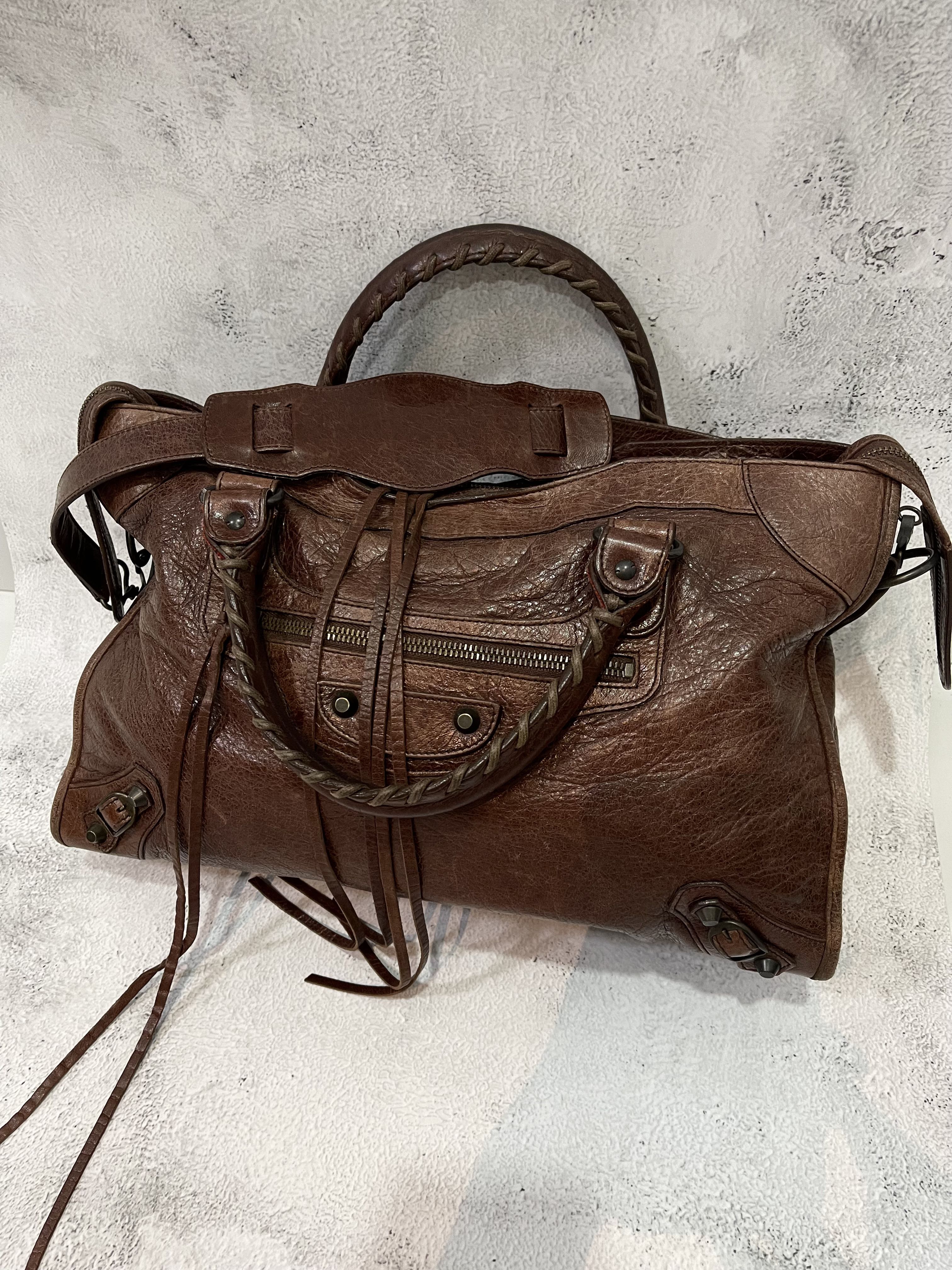 Balenciaga vintage City PM bag in cigar brown distressed leather ref508342   Joli Closet