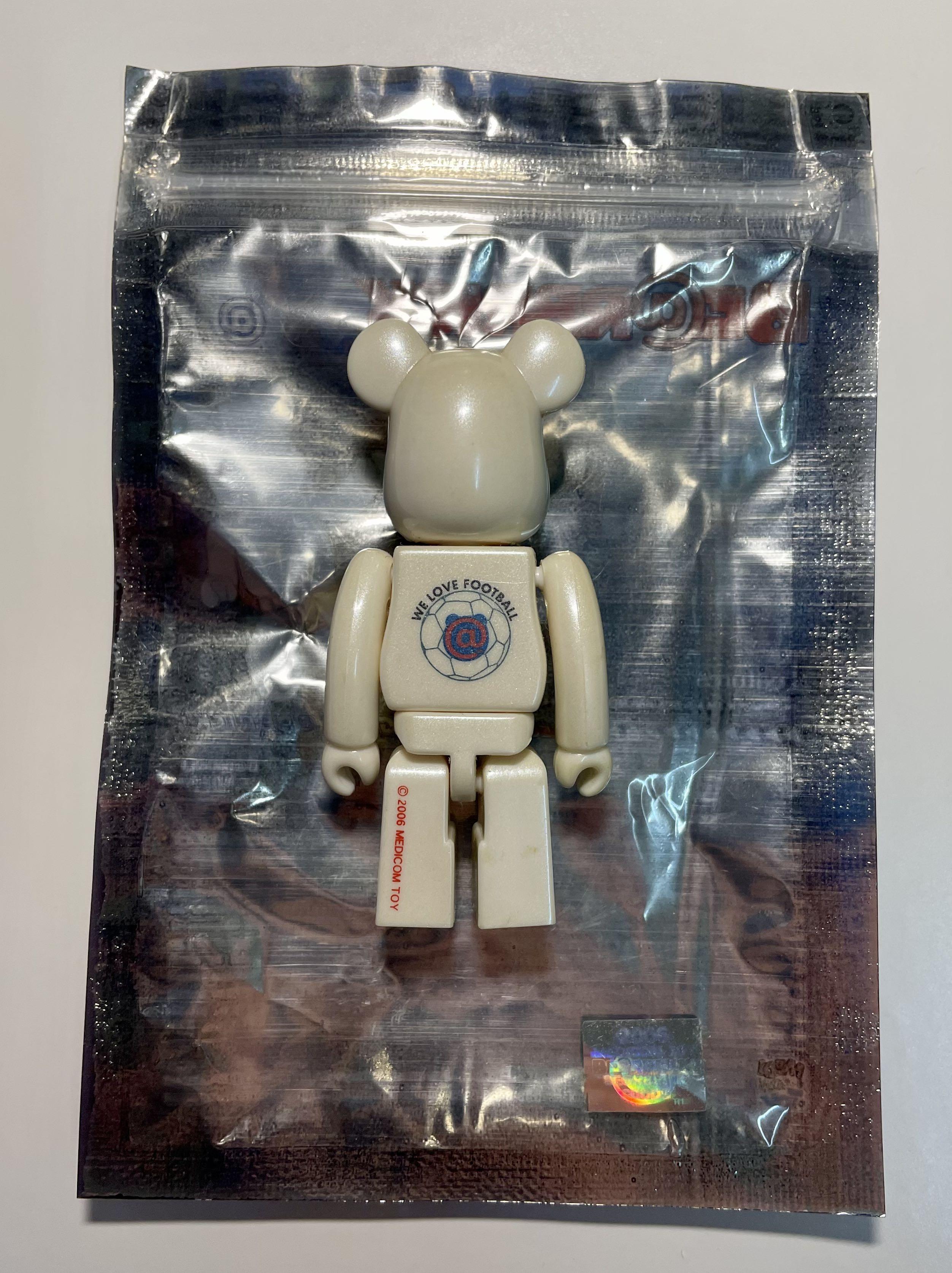 BE@RBRICK 100% 韓國Korea MEDICOM BEARBRICK 400%, 興趣及遊戲, 玩具