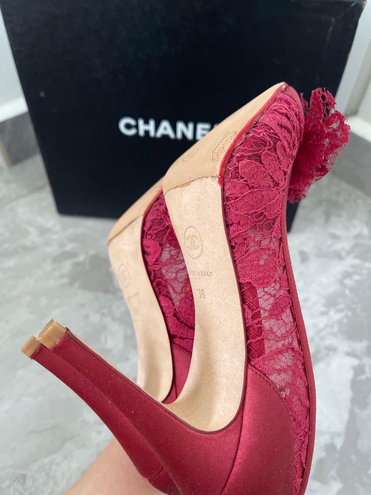Red chanel heels top