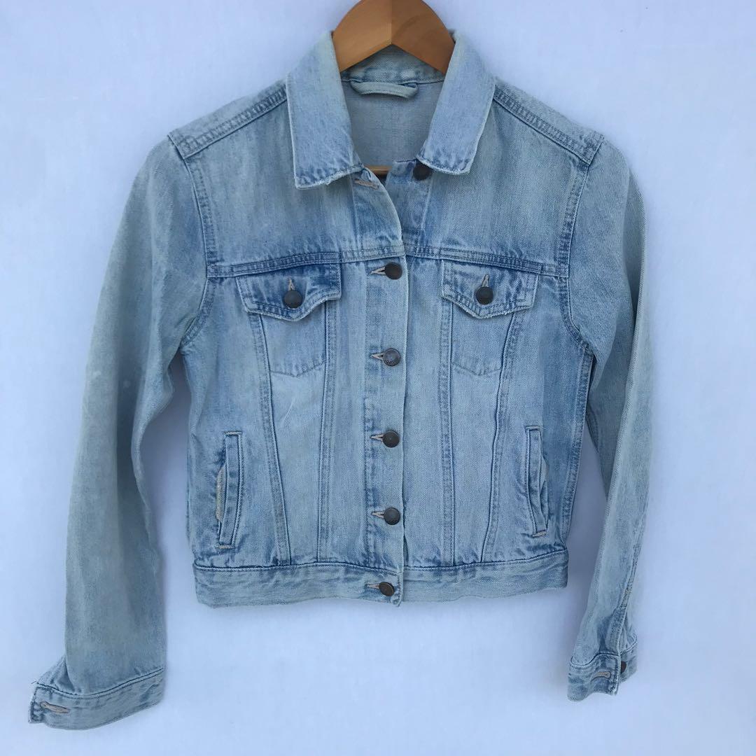 Cropped denim jacket, Fesyen Wanita 